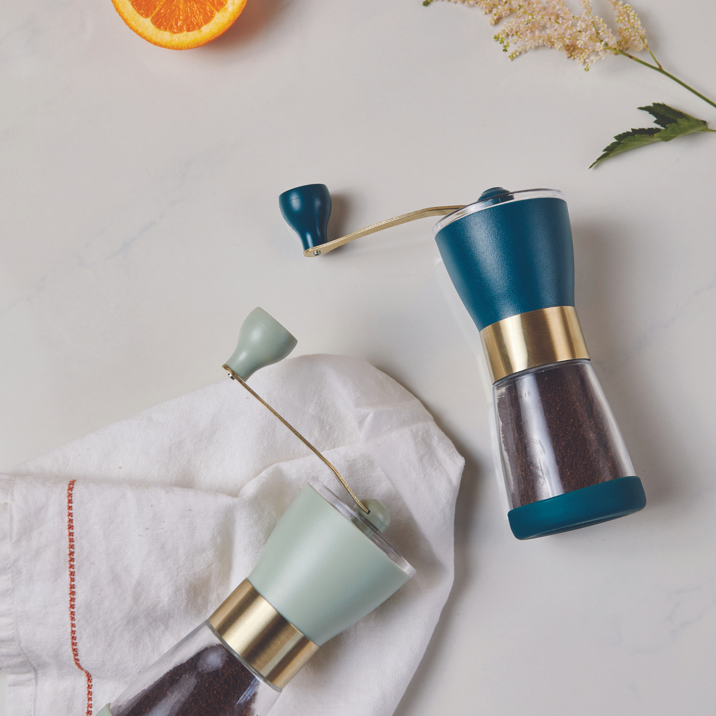 travel grinders next to each other